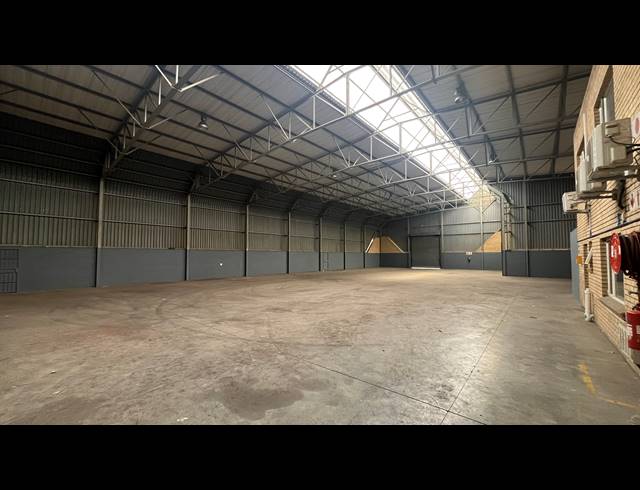1,092M² WAREHOUSE TO LET IN SPARTAN